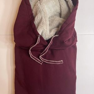 ❤️Maurices maroon fur hood sweatshirt in a large❤️